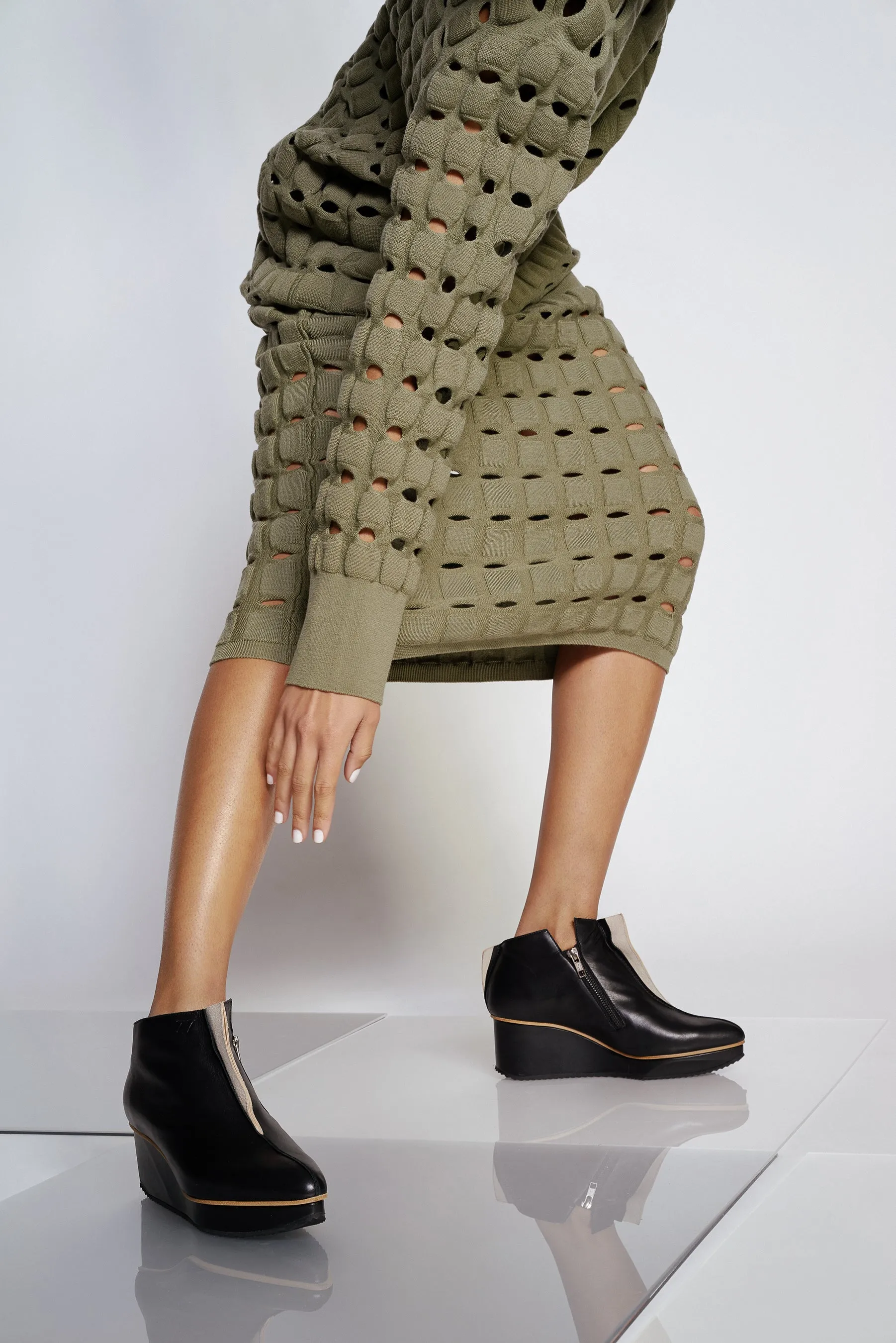 FLEX platform / BLACK /